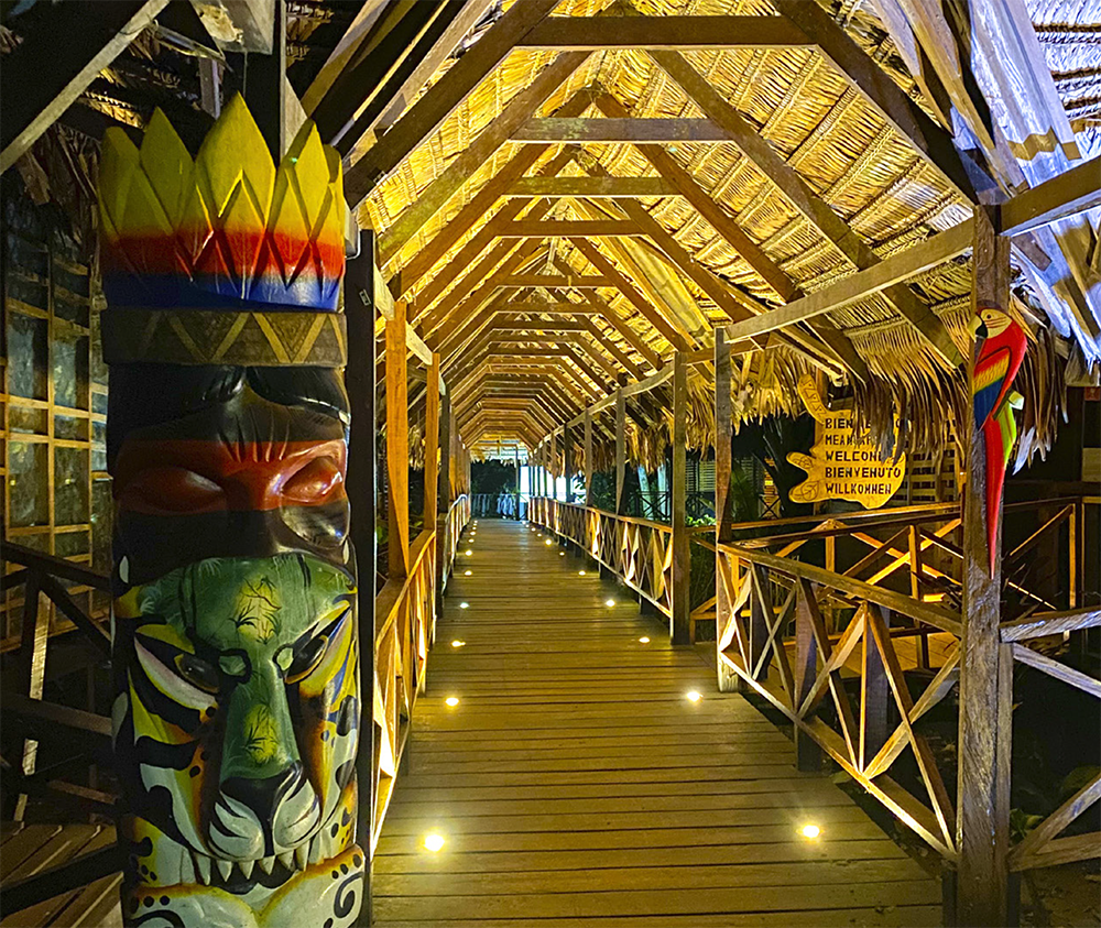 Entrada del Hotel Amazon